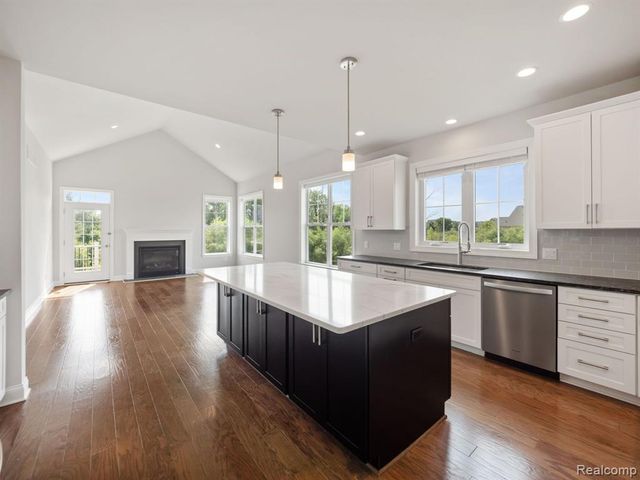 3017 N Spurway Drive, Ann Arbor, MI 48105