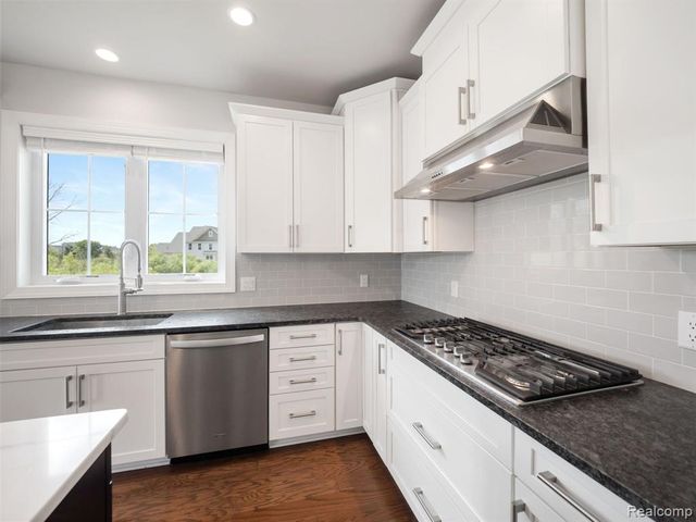 3017 N Spurway Drive, Ann Arbor, MI 48105
