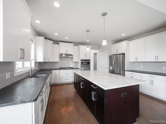 3017 N Spurway Drive, Ann Arbor, MI 48105