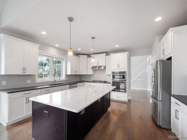 3017 N Spurway Drive, Ann Arbor, MI 48105