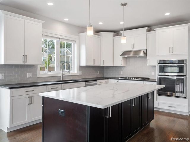 3017 N Spurway Drive, Ann Arbor, MI 48105