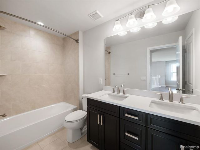 3017 N Spurway Drive, Ann Arbor, MI 48105