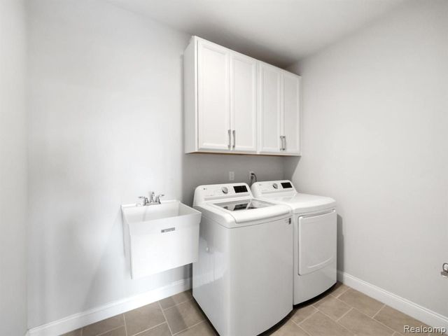 3017 N Spurway Drive, Ann Arbor, MI 48105