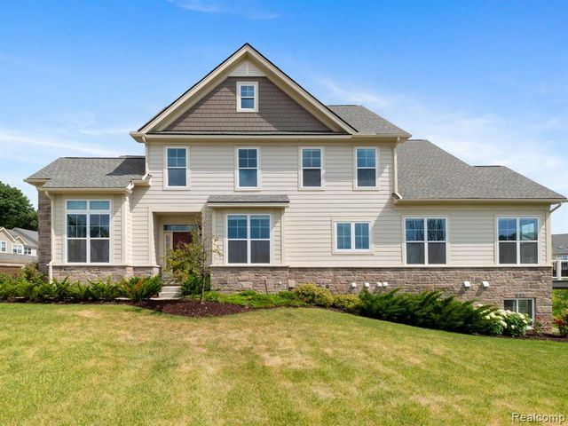 3017 N Spurway Drive, Ann Arbor, MI 48105