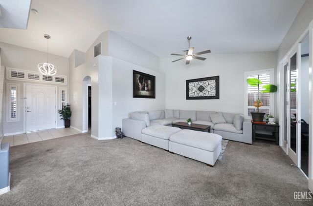 7105 Triple Falls Drive, Bakersfield, CA 93312