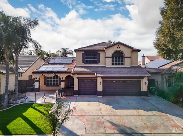 7105 Triple Falls Drive, Bakersfield, CA 93312