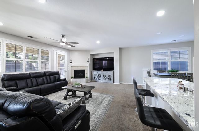 7105 Triple Falls Drive, Bakersfield, CA 93312