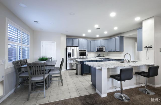 7105 Triple Falls Drive, Bakersfield, CA 93312