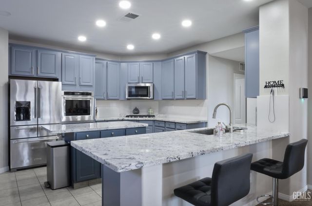 7105 Triple Falls Drive, Bakersfield, CA 93312