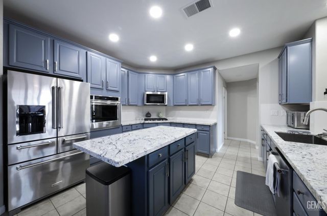 7105 Triple Falls Drive, Bakersfield, CA 93312