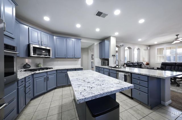 7105 Triple Falls Drive, Bakersfield, CA 93312