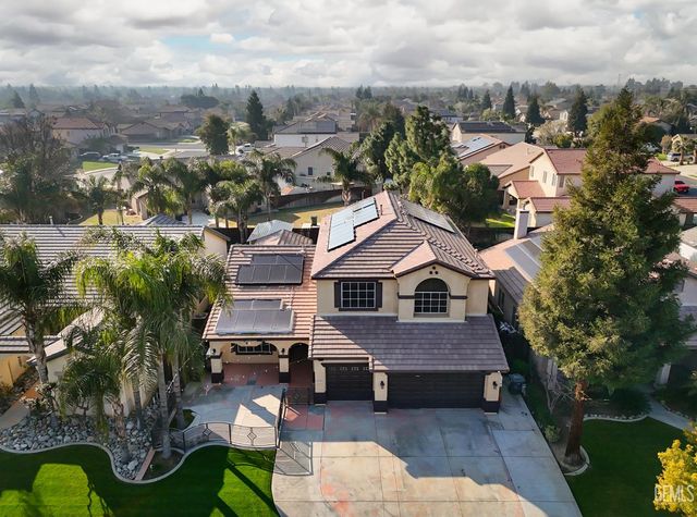 7105 Triple Falls Drive, Bakersfield, CA 93312