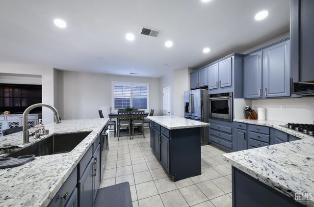 7105 Triple Falls Drive, Bakersfield, CA 93312