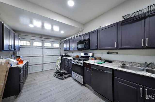 7105 Triple Falls Drive, Bakersfield, CA 93312