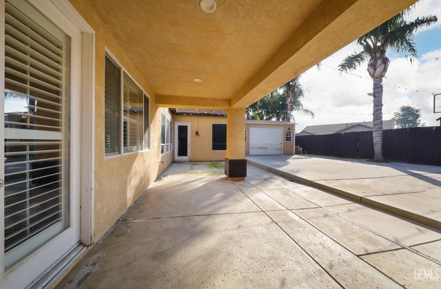 7105 Triple Falls Drive, Bakersfield, CA 93312