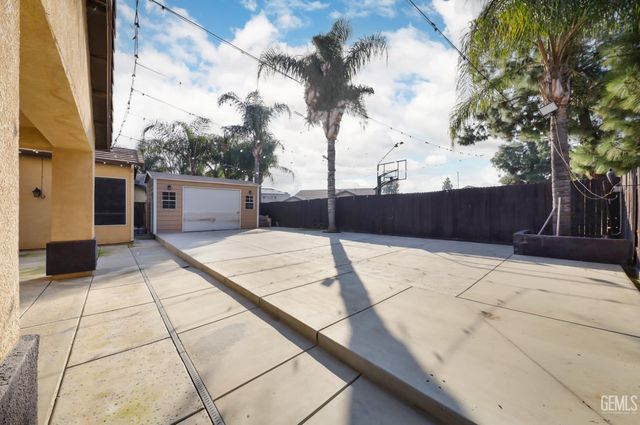 7105 Triple Falls Drive, Bakersfield, CA 93312