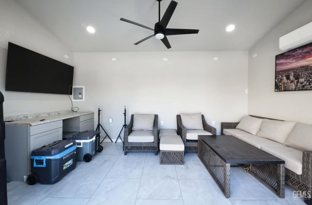 7105 Triple Falls Drive, Bakersfield, CA 93312