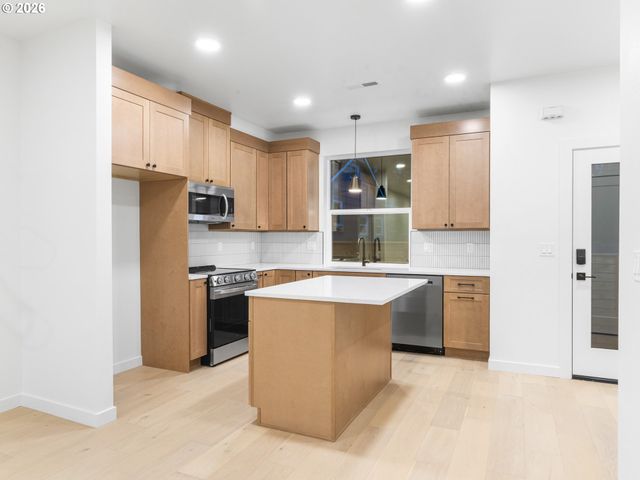 11072 Sw 61st Ave 2, Portland, OR 97219