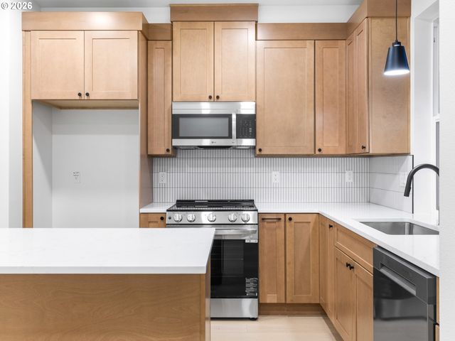 11072 Sw 61st Ave 2, Portland, OR 97219