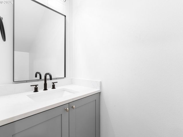 11072 Sw 61st Ave 2, Portland, OR 97219