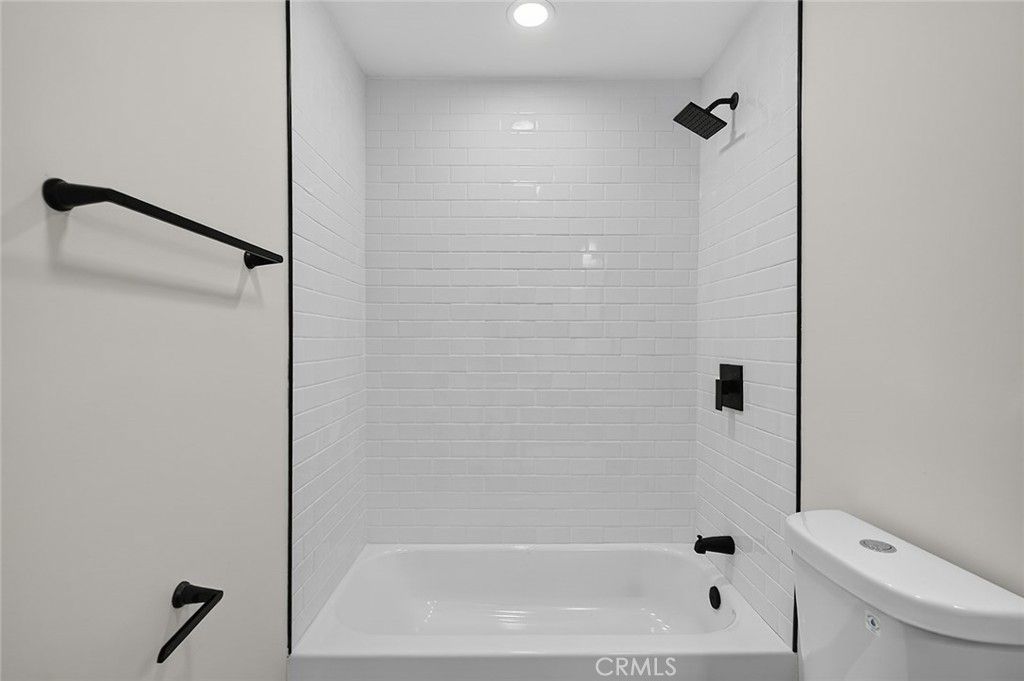 Image 10 of property listing at 241 E Plenty, Long Beach, CA 90805