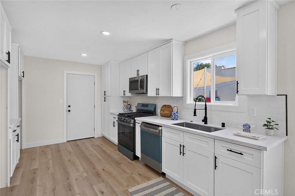 Image 5 of property listing at 241 E Plenty, Long Beach, CA 90805