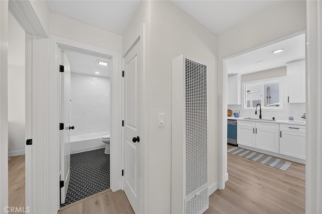 Image 8 of property listing at 241 E Plenty, Long Beach, CA 90805