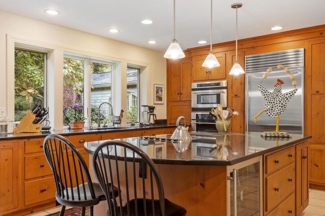 36 Haggetts Pond Rd, Andover, MA 01810