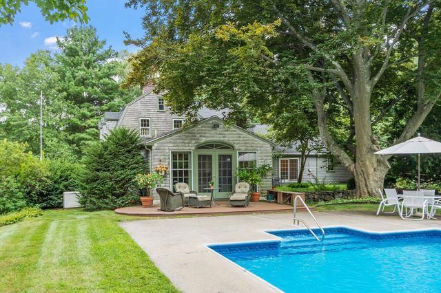 36 Haggetts Pond Rd, Andover, MA 01810
