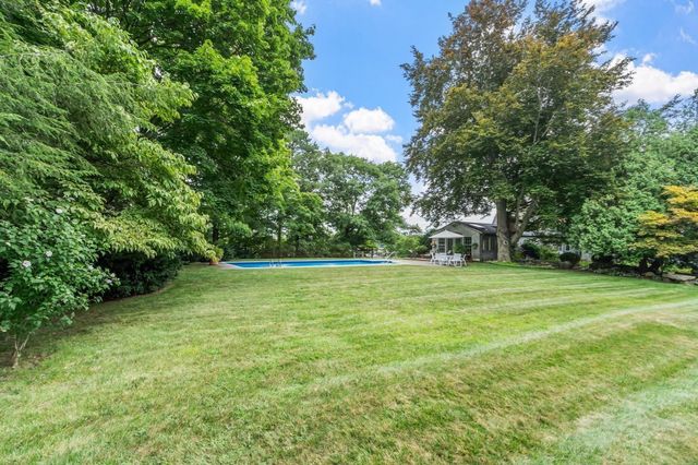 36 Haggetts Pond Rd, Andover, MA 01810