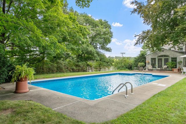 36 Haggetts Pond Rd, Andover, MA 01810