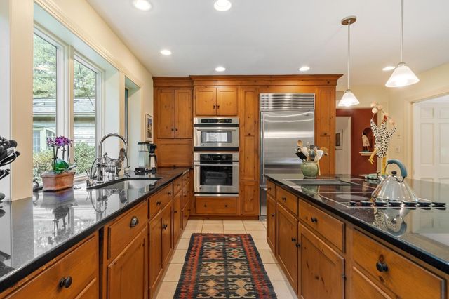 36 Haggetts Pond Rd, Andover, MA 01810