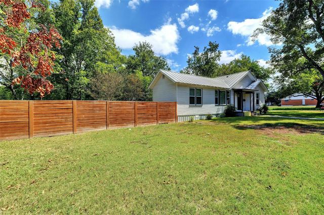 1102 Hackberry ST, Taylor, TX 76574