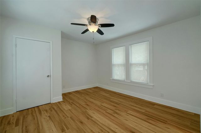 1102 Hackberry ST, Taylor, TX 76574