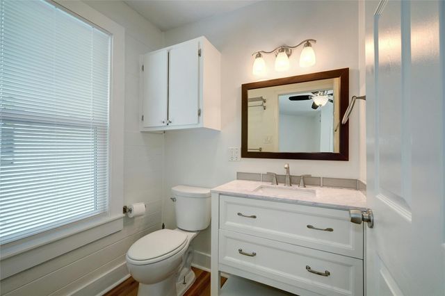 1102 Hackberry ST, Taylor, TX 76574