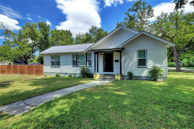 1102 Hackberry ST, Taylor, TX 76574
