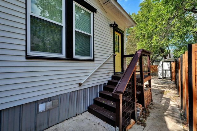 1102 Hackberry ST, Taylor, TX 76574