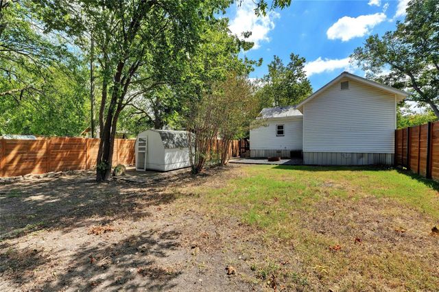 1102 Hackberry ST, Taylor, TX 76574