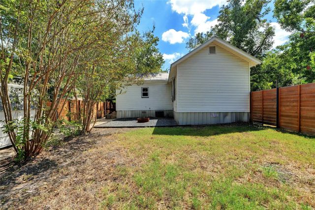 1102 Hackberry ST, Taylor, TX 76574