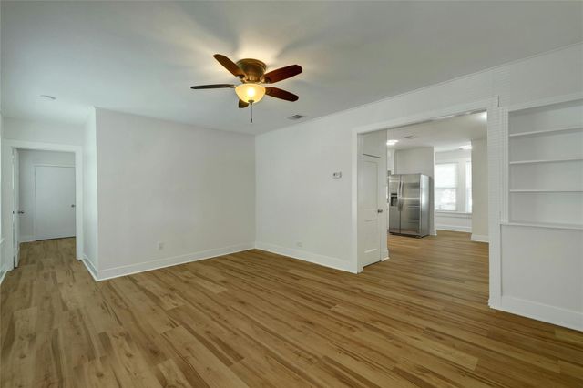 1102 Hackberry ST, Taylor, TX 76574