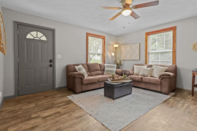 3743 Highway 100, Centerville, TN 37033