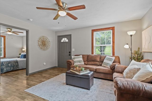 3743 Highway 100, Centerville, TN 37033