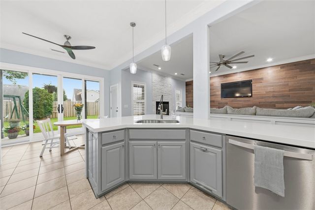 6702 W Braebourne Drive, Rogers, AR 72758