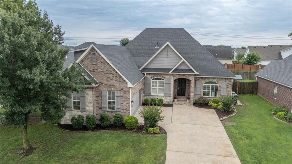 6702 W Braebourne Drive, Rogers, AR 72758