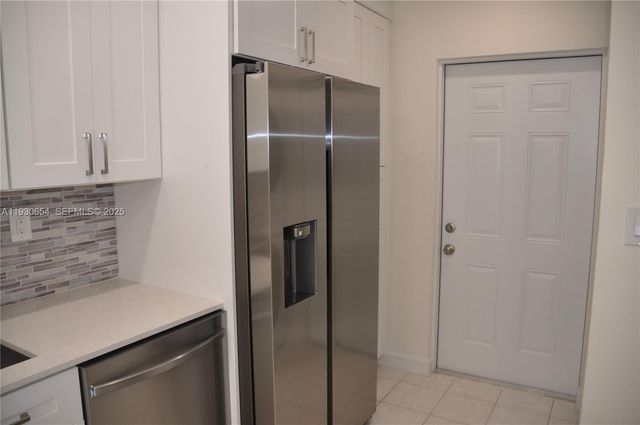 571 NE 61st St, Oakland Park, FL 33334