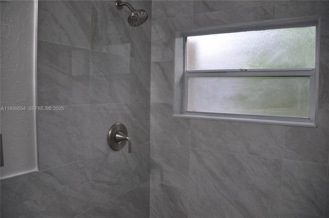 571 NE 61st St, Oakland Park, FL 33334