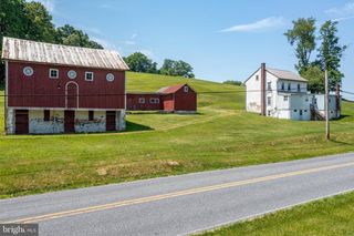 17 KUTZ RD, Fleetwood, PA 19522