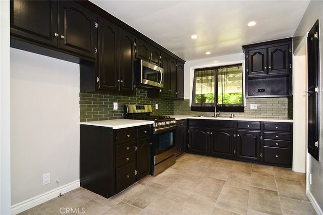 6531 Hanna Avenue, Woodland Hills, CA 91303