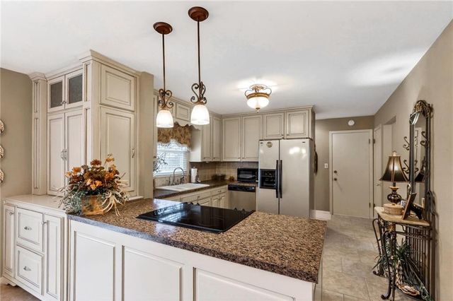 3803 NW 62nd Street, Kansas City, MO 64151