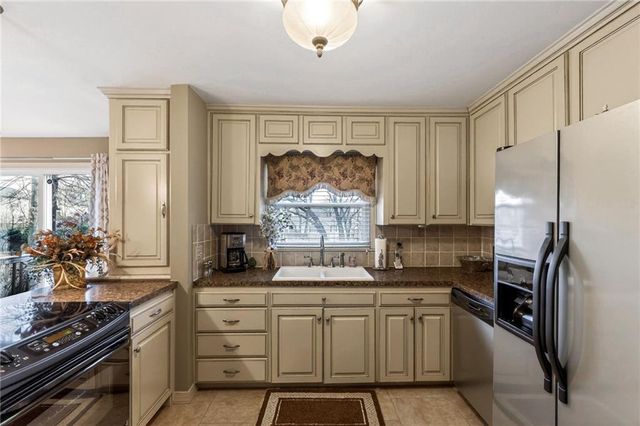 3803 NW 62nd Street, Kansas City, MO 64151